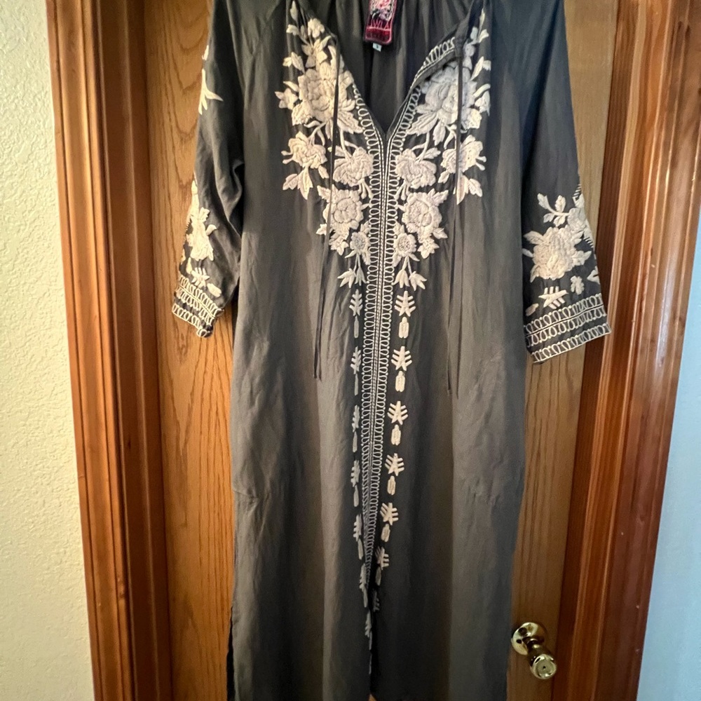 Johnny Was - Charcoal Tunic with Cream Floral Embroidery - Picture 3 of 4